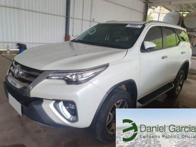 TOYOTA HILUX SW4 19/19