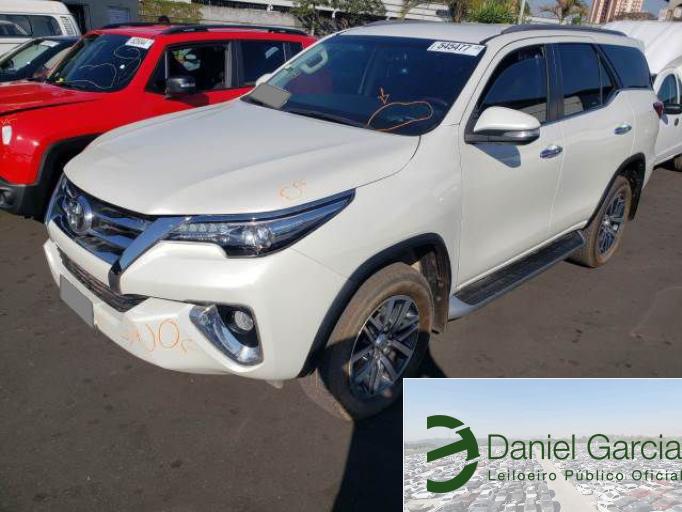 TOYOTA HILUX SW4 16/16